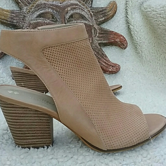 Naturalizer brand new sandles - Picture 2 of 8